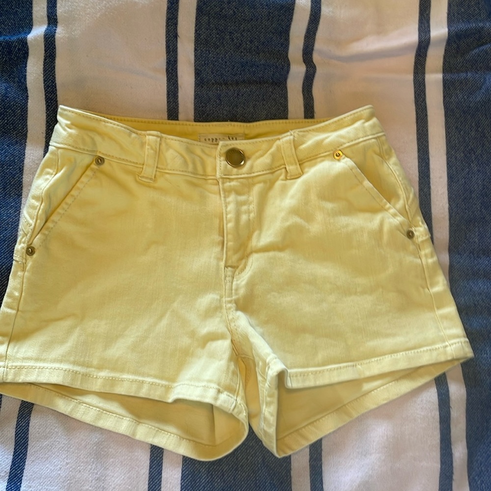 Cute pale yellow shorts by Copper Key.  Sz 5 Juniors